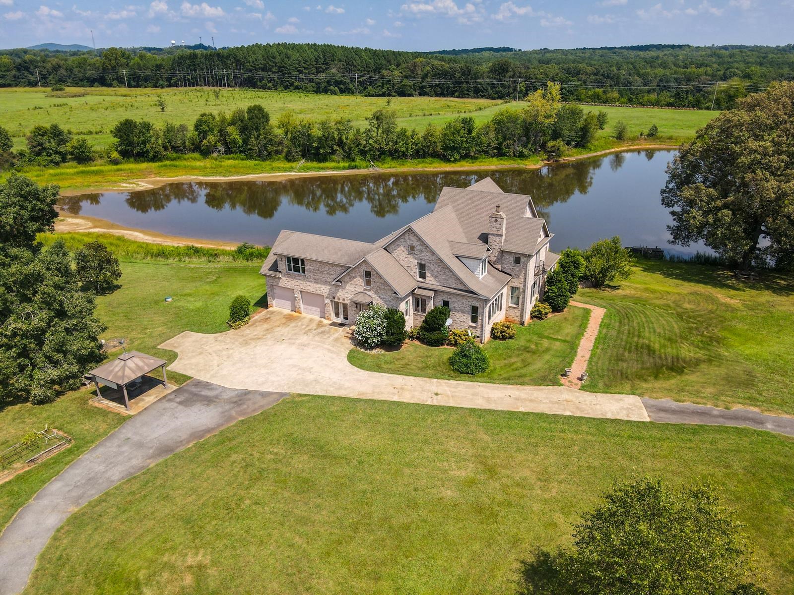 Photo 3 of Single family home for sale at 945 Love Springs Rd, Gaffney, SC 29341 | MLS# SPN341382 | Listing updated on 2026-09-05