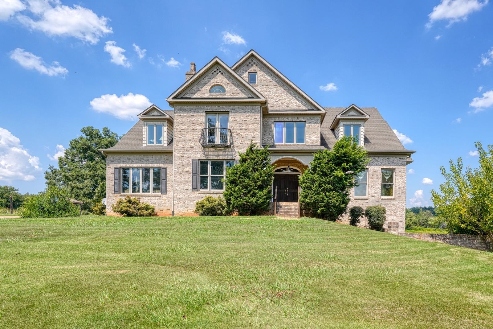 Photo 1 of Mansion for sale at 945 Love Springs Rd, Gaffney, SC 29341 | MLS# SPN341382 | Listing updated on 2026-09-05