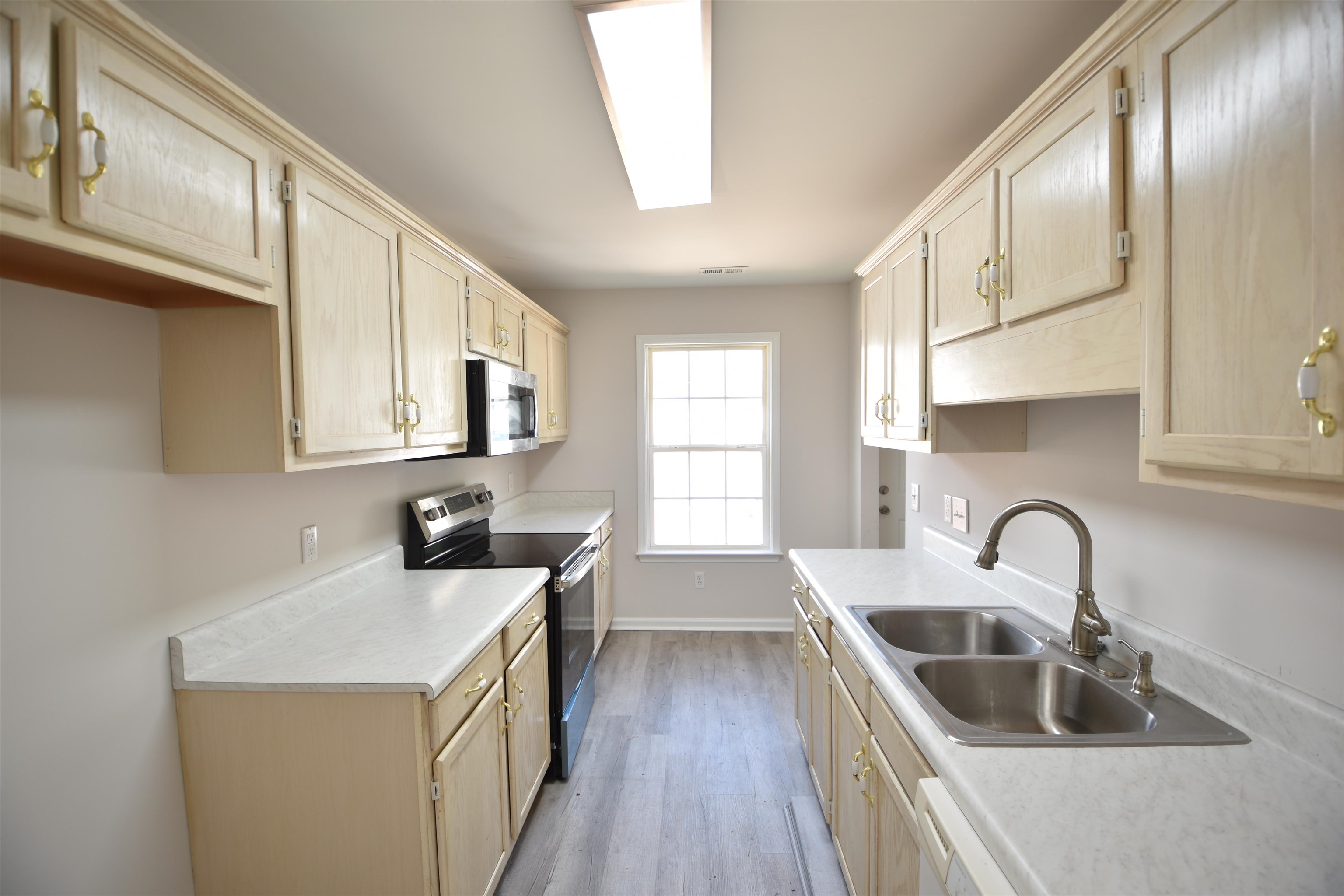 Photo 3 of Townhouse for sale at 516 Campsen Villa Ct, Spartanburg, SC 29301 | MLS# SPN341404 | Listing updated on 2026-09-05